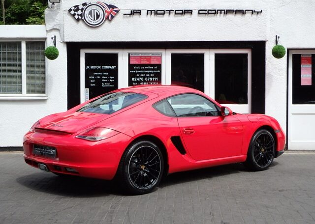 2024 PORSCHE Cayenne 5dr Tiptronic S £77,584 376 miles Quarzite Grey  Metallic | JCT600